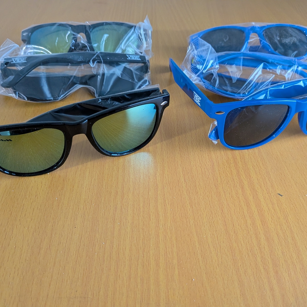 Vibe Sunglasses Set - Black and Blue